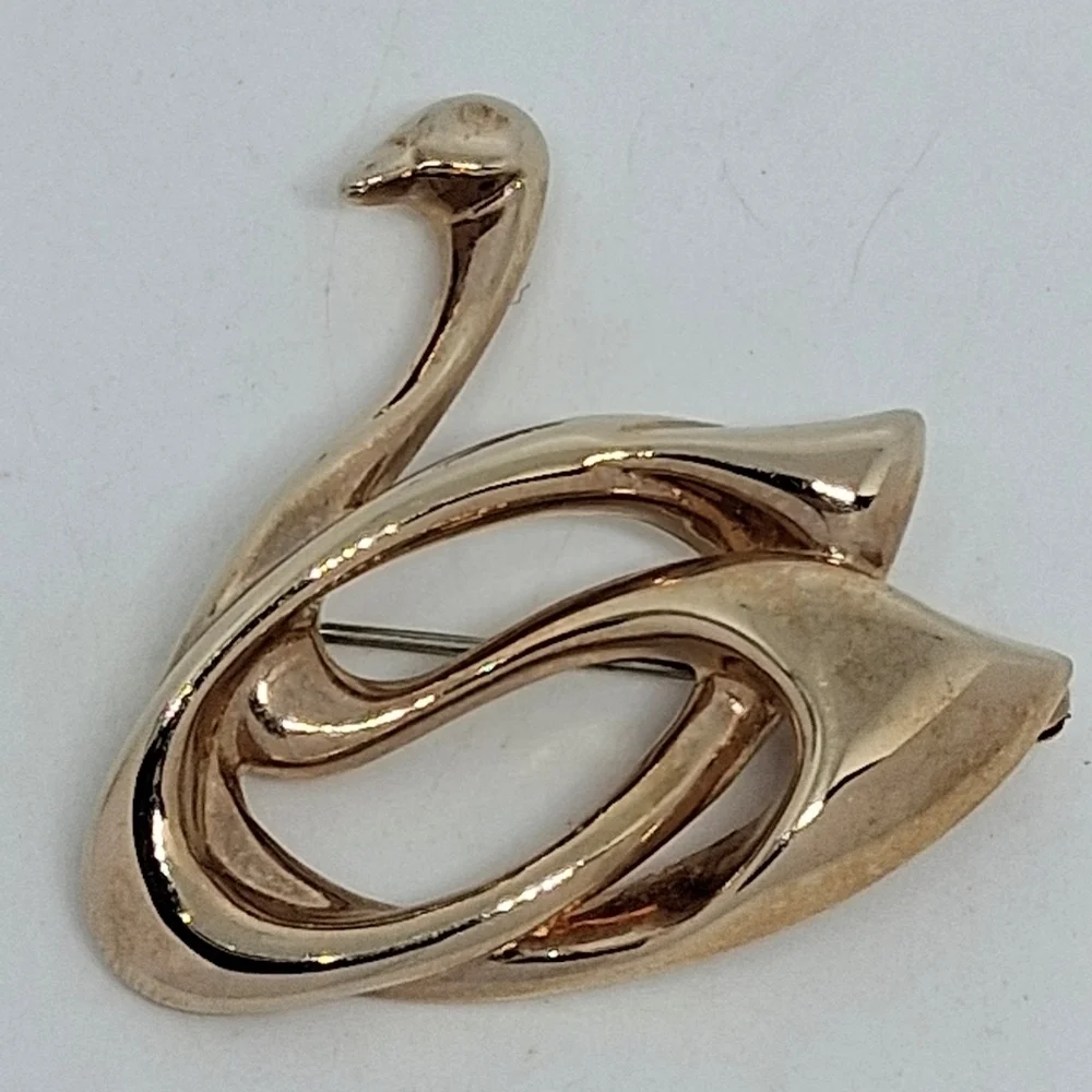 * Vintage Krementz Rose Gold Tone Swan Pin Brooch